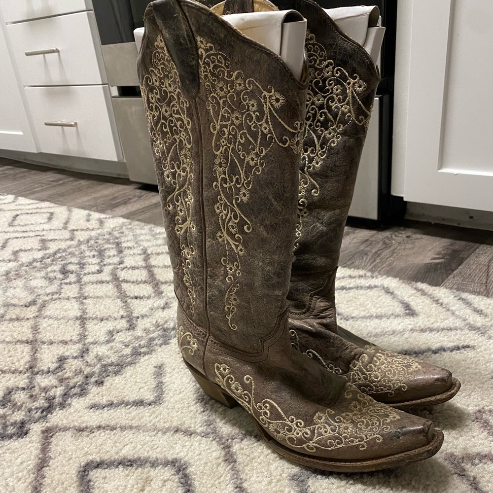 Corral lace stitch western boots. Perfect condition.